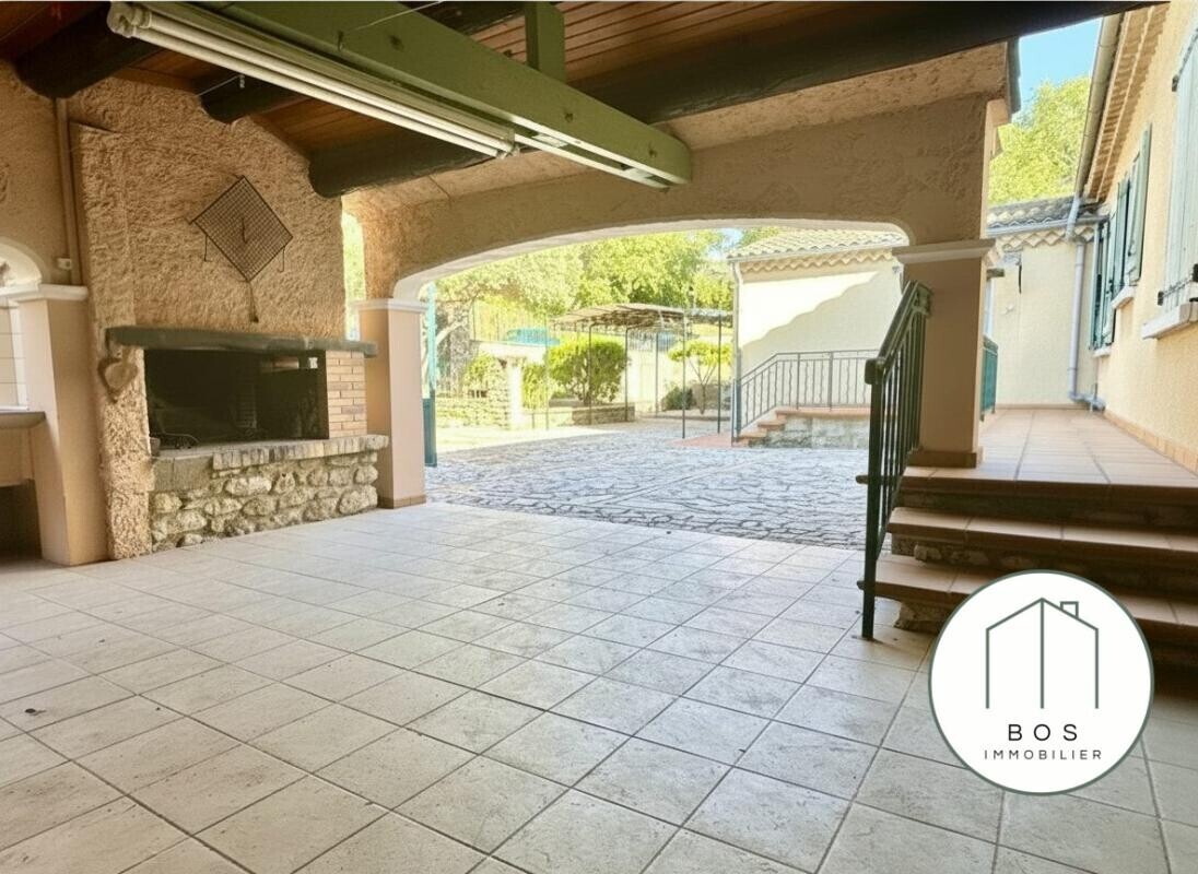 Photo 11 : Villa avec piscine et garage