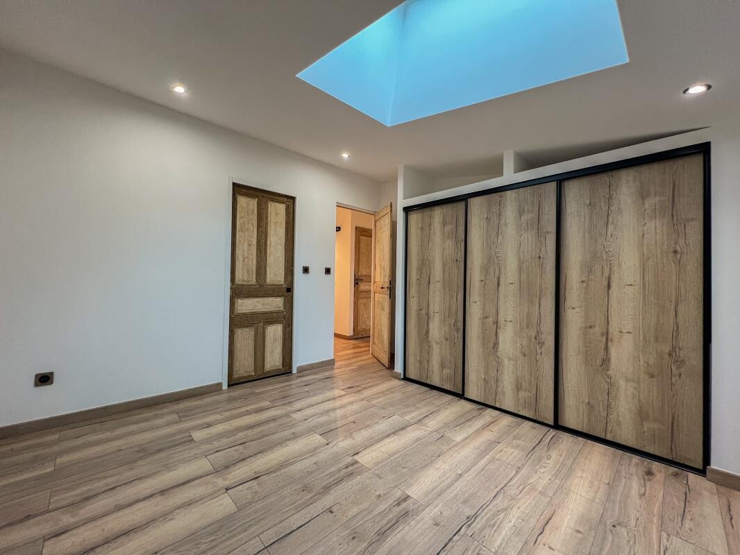 Photo 5 : Maison de ville rénovée avec jardin et parking en centre vil