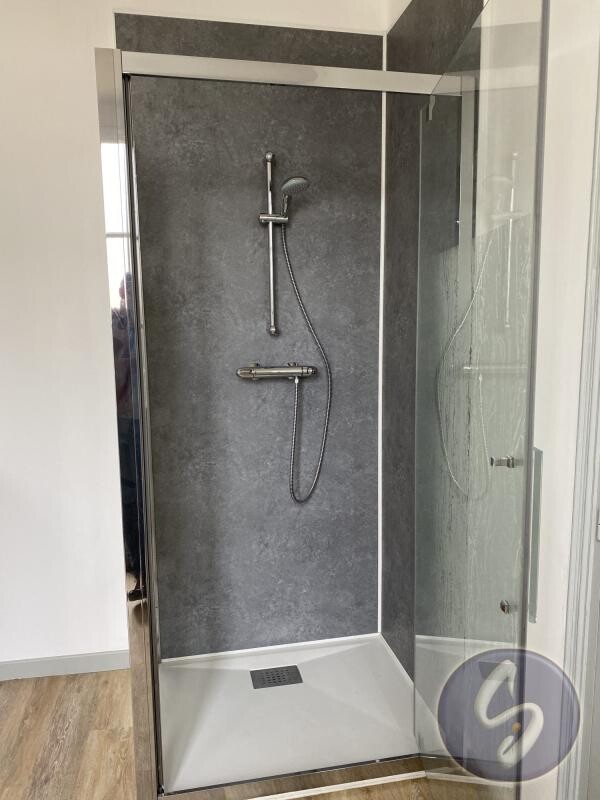 Photo 9 : Proximité écoles primaires, collèges et lycée comme commerce