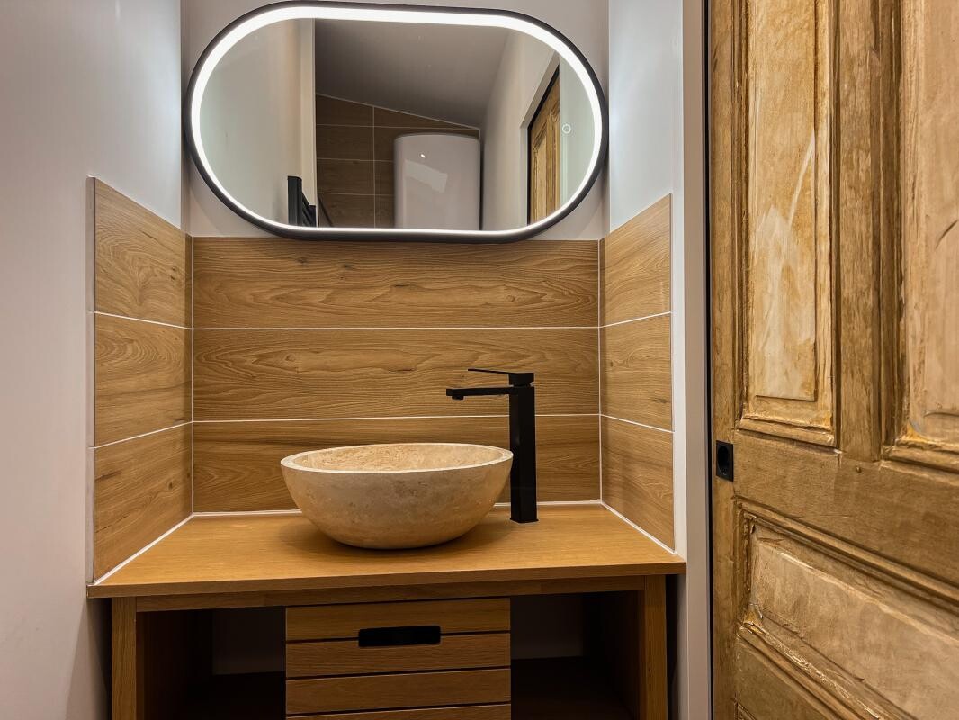 Photo 7 : Maison de ville rénovée avec jardin et parking en centre vil