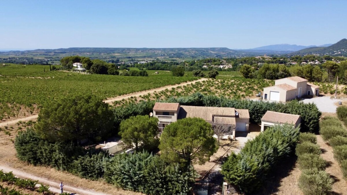 Photo 3 : Villa avec dépendances au milieu des vignes à Gigondas