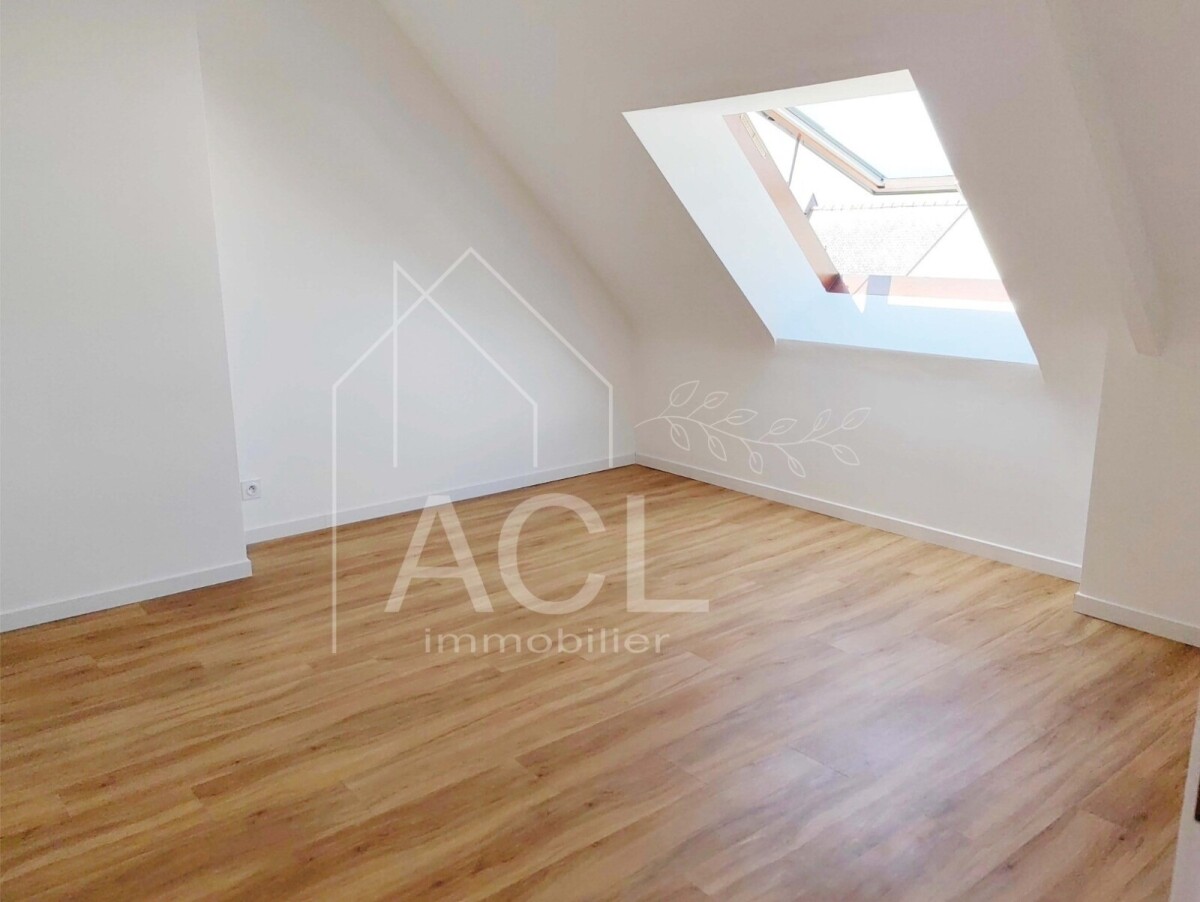 Photo 6 : Maison rénovée de 4 chambres avec commerces à pieds