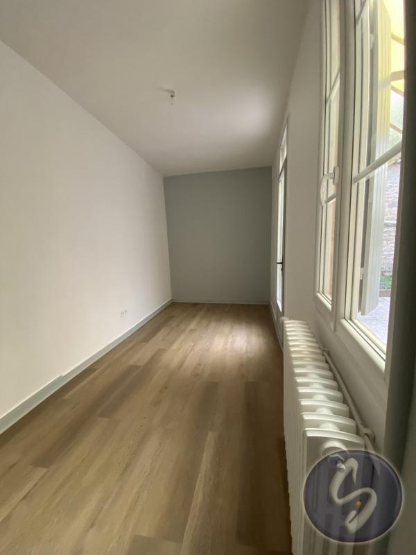 Photo 10 : Proximité écoles primaires, collèges et lycée comme commerce