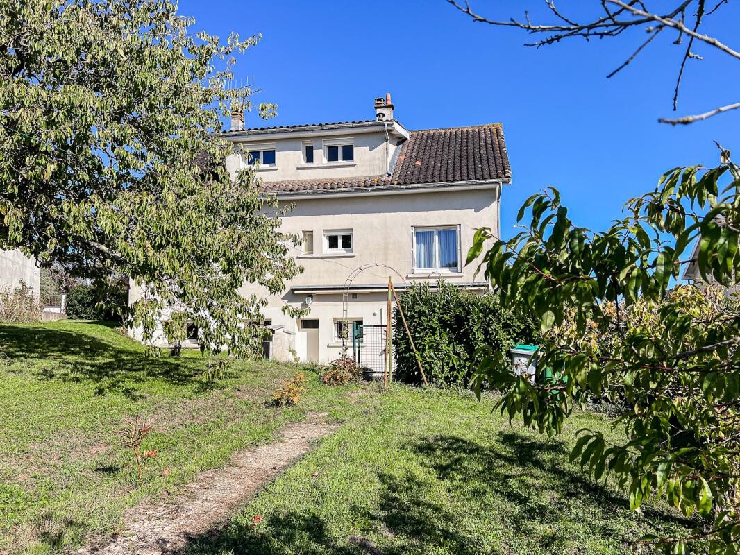 Photo 12 : Maison familiale des années 70 avec jardin arboré à 10 min d