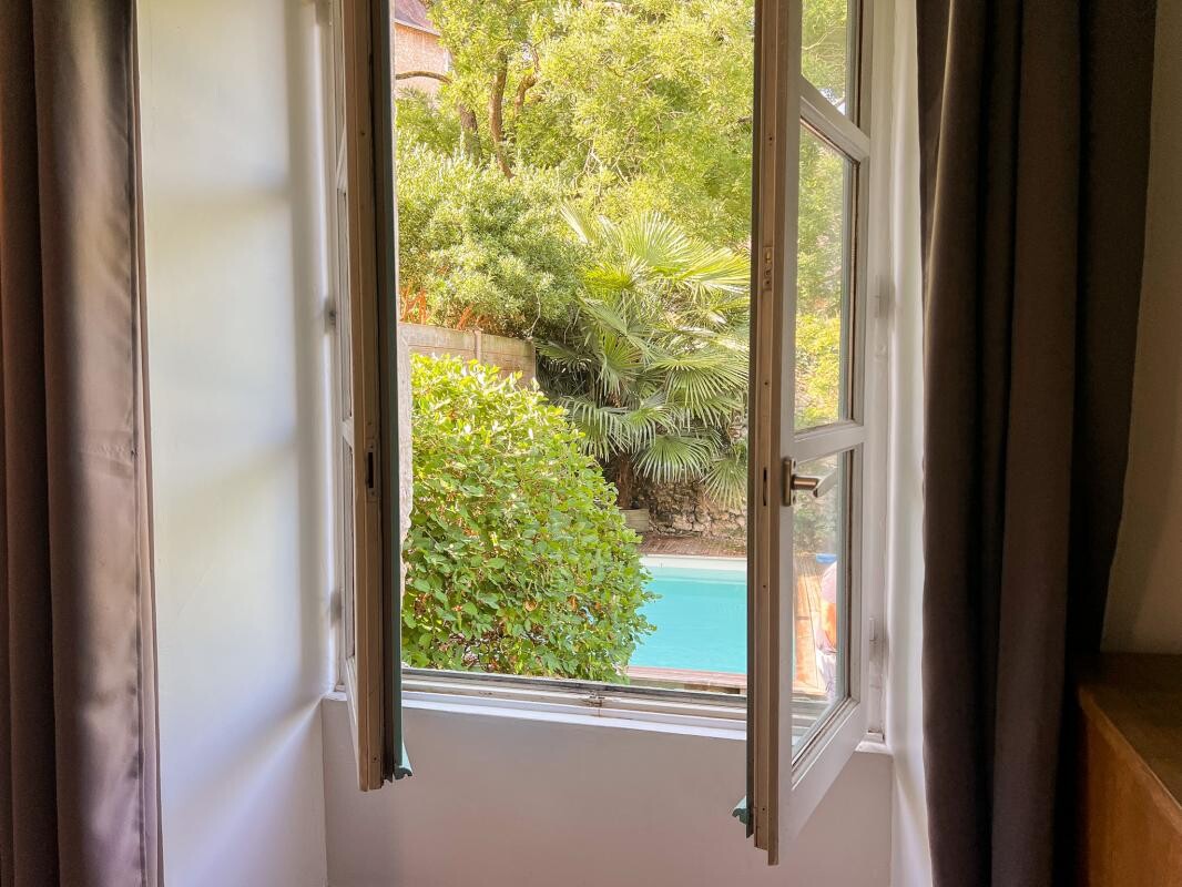 Photo 11 : Rare à Poitiers centre : Maison médiévale avec jardin, pisci