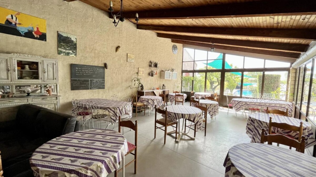Photo 14 : Murs et fond d'un hôtel de 15 chambres à Saumane de Vaucluse