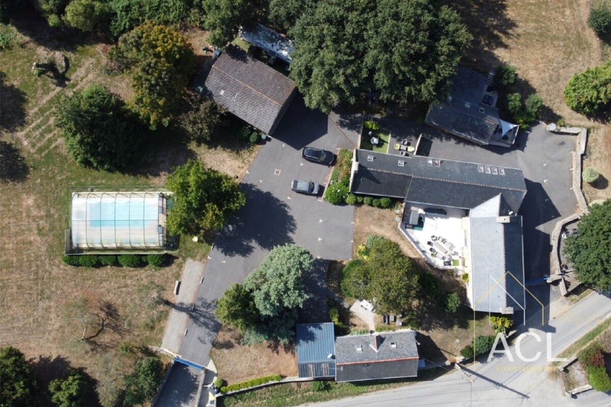 Photo 2 : Ensemble de 5 maisons avec piscine sur 9 000 m² arborés