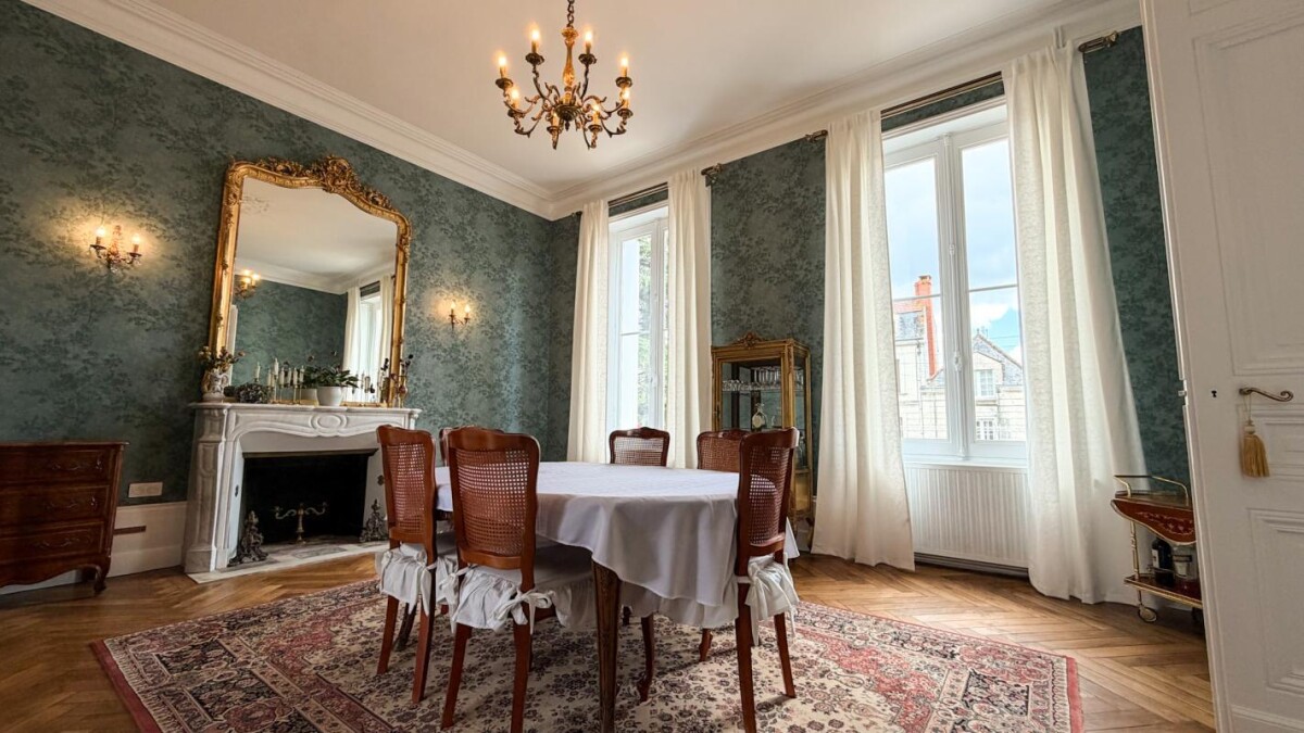 Photo 3 : Maison de Maître meublée du XIXème intégralement rénovée