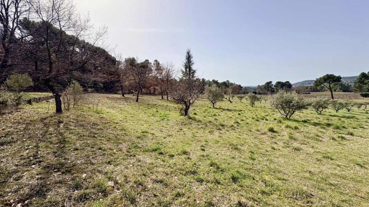 Photo 11 : Cabanon à rénover sur 1,5 hectare de nature à Mormoiron