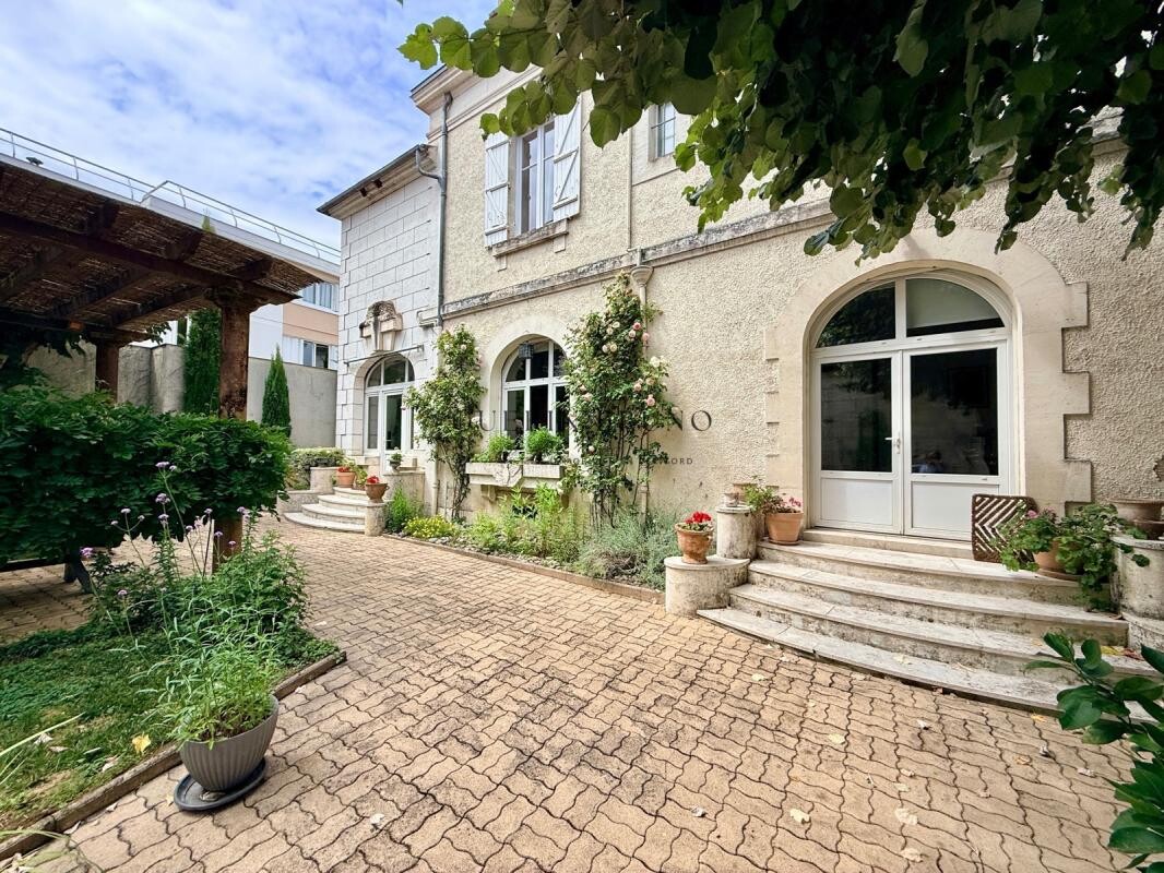 Photo 2 : Élégante maison de caractère avec jardin et garage en cœur de Périgueux