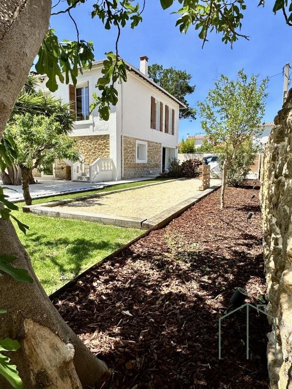 Photo 8 : Maison de ville avec piscine et garage