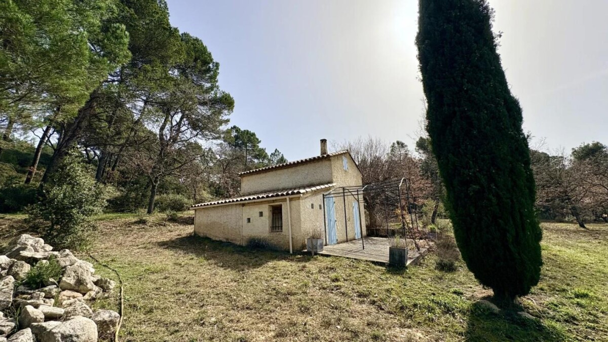Photo 5 : Cabanon à rénover sur 1,5 hectare de nature à Mormoiron
