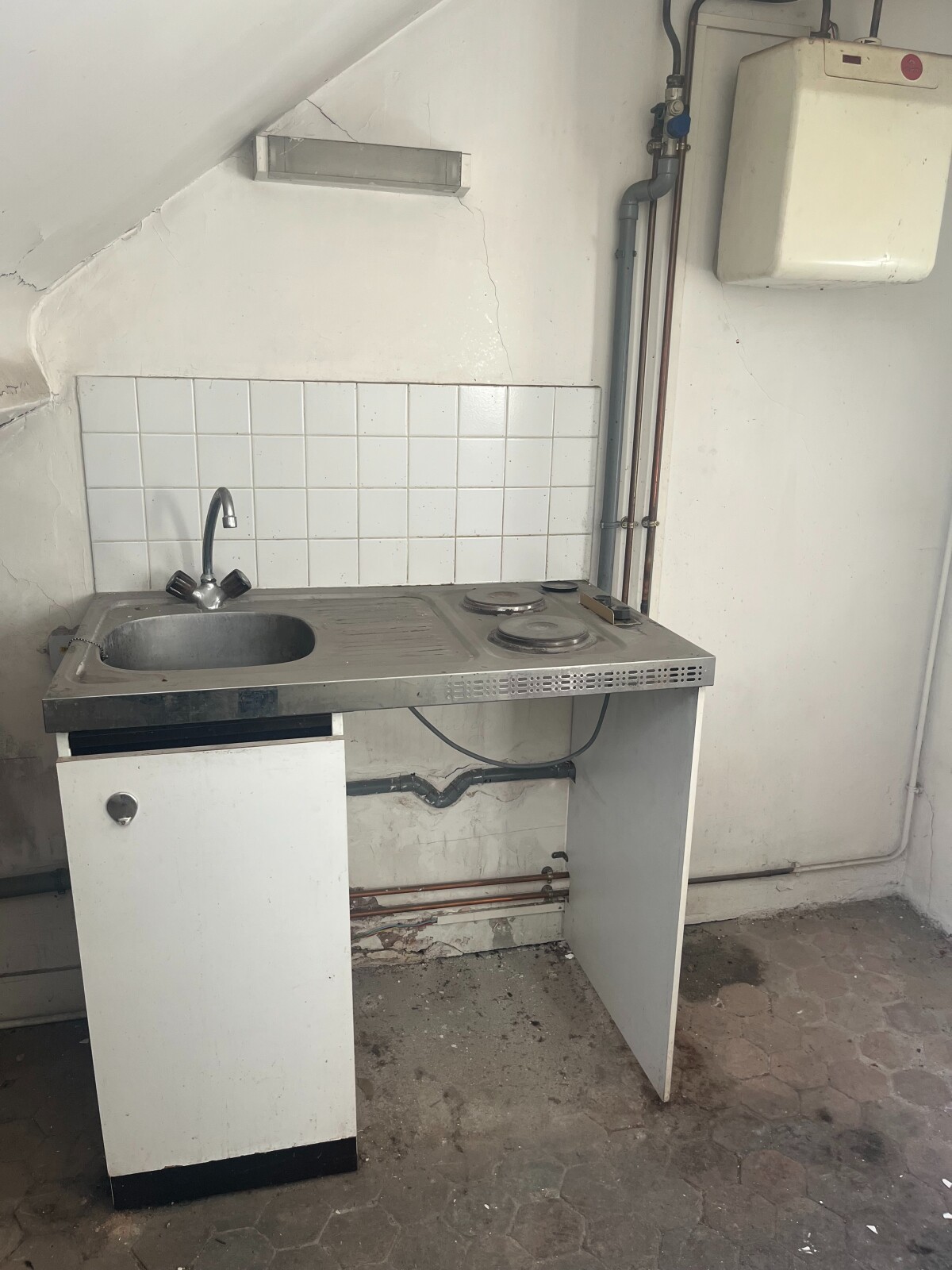 Photo 2 : Chambres de bonnes au pied de Notre Dame - 8,27m2 + 6m2