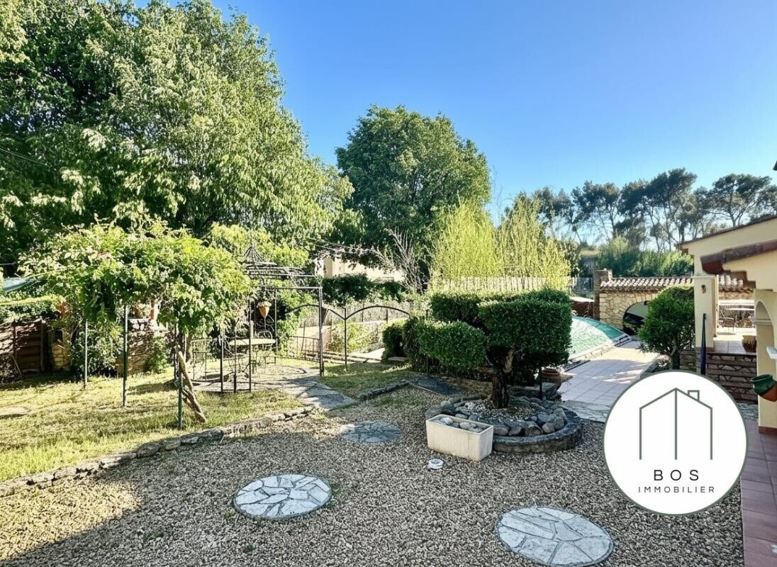 Photo 8 : Villa avec piscine et garage