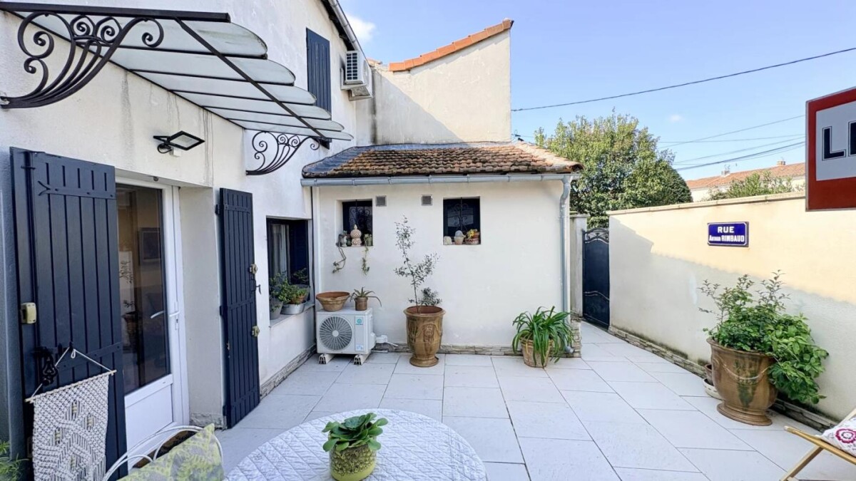 Photo 12 : Maison de charme rénovée avec extérieur, stationnement et jardin au coeur d'Avignon