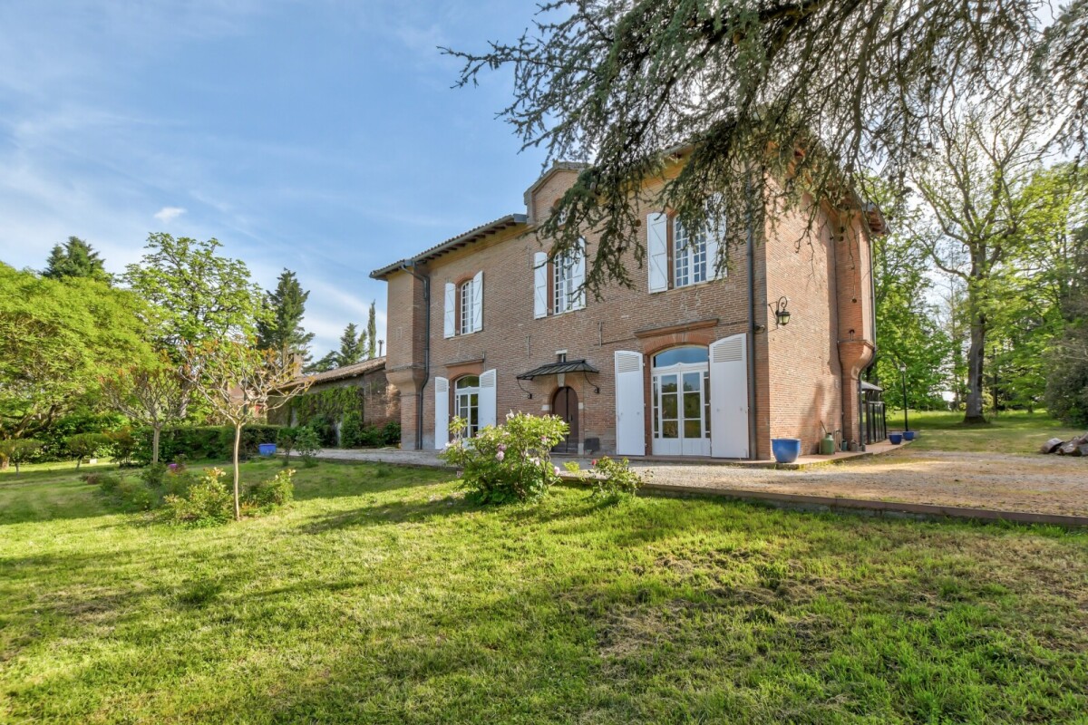 Photo 1 : Propriété - Préserville - 231m²