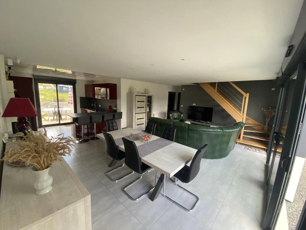 Photo 5 : Maison joliement rénovée 5/6 pieces 146 m² - Terrain 2040 m² - GUER