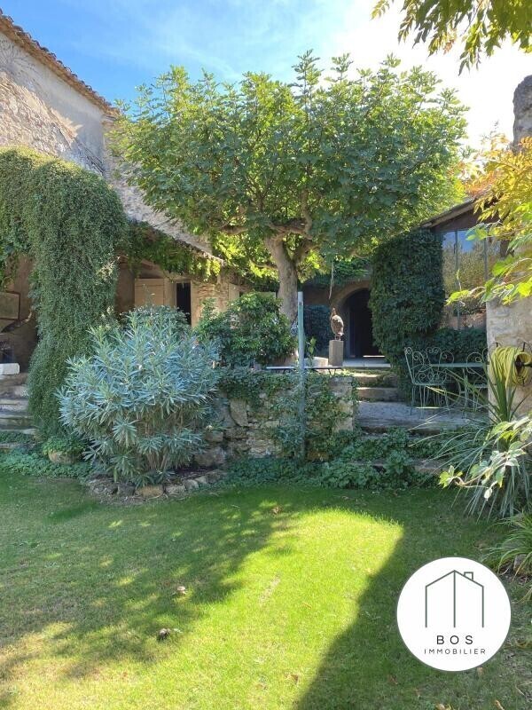 Photo 10 : Bâtisse en pierres avec piscine