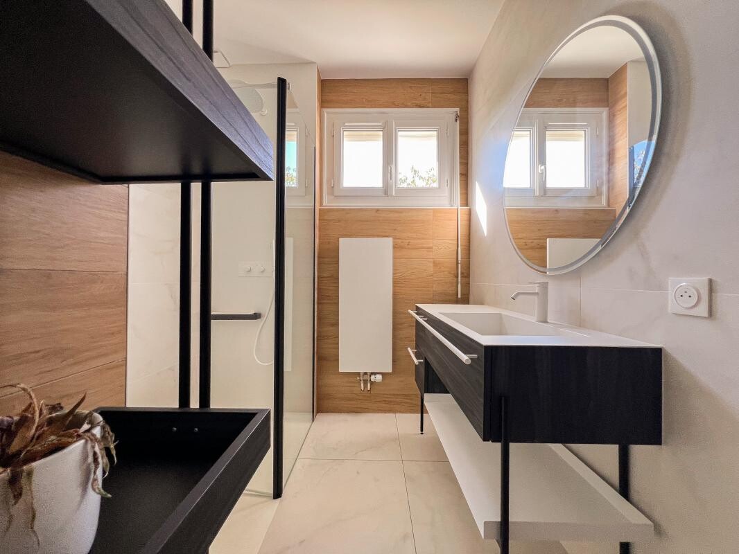 Photo 6 : Maison familiale des années 70 avec jardin arboré à 10 min d