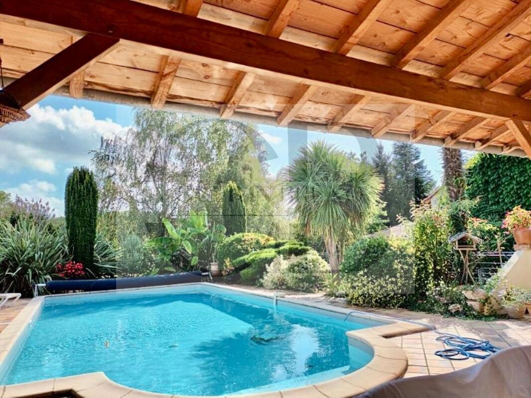 Photo 1 : Belle Maison de ville avec piscine
