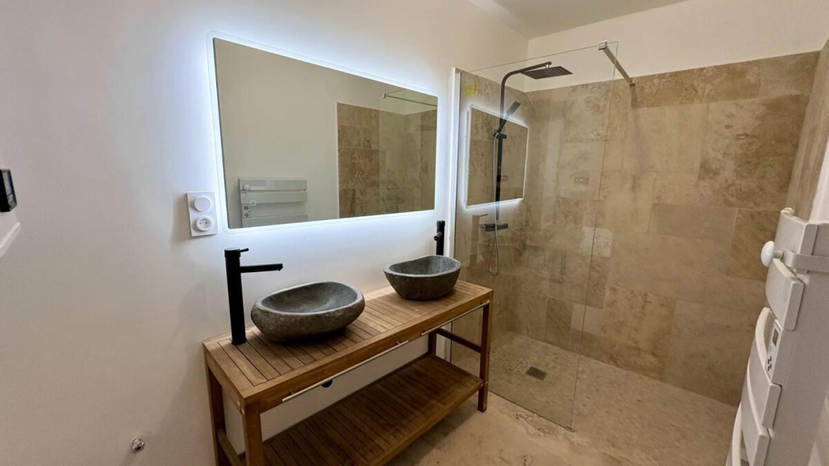 Photo 9 : Coup de coeur pour ce Charmant T2 de 52 m² sous les toits – Intramuros, quartier recherché avignonnais