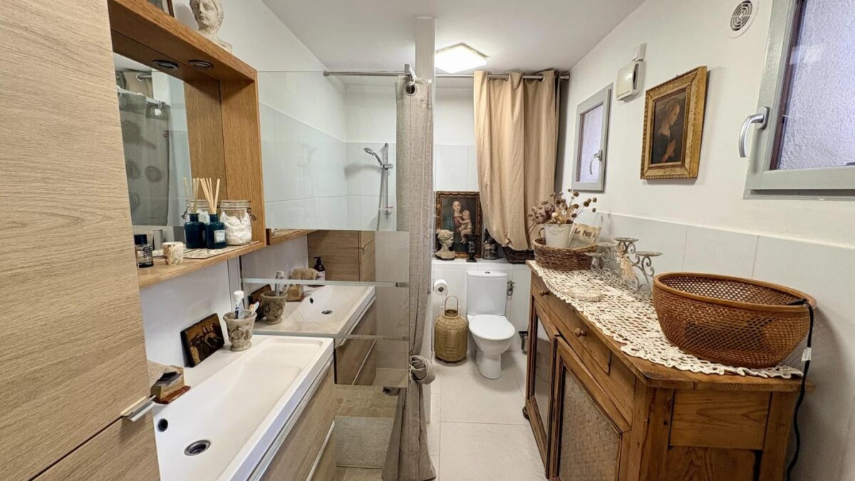 Photo 9 : Maison de charme rénovée avec extérieur, stationnement et jardin au coeur d'Avignon