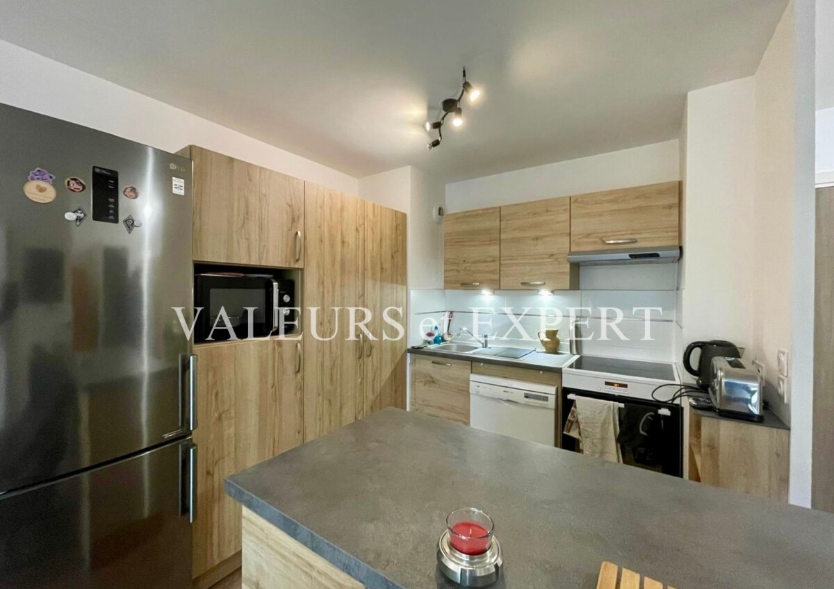 Photo 3 : TB 2 PIECES DE PLAIN PIED, TERRASSE, PLACE DE PARKING