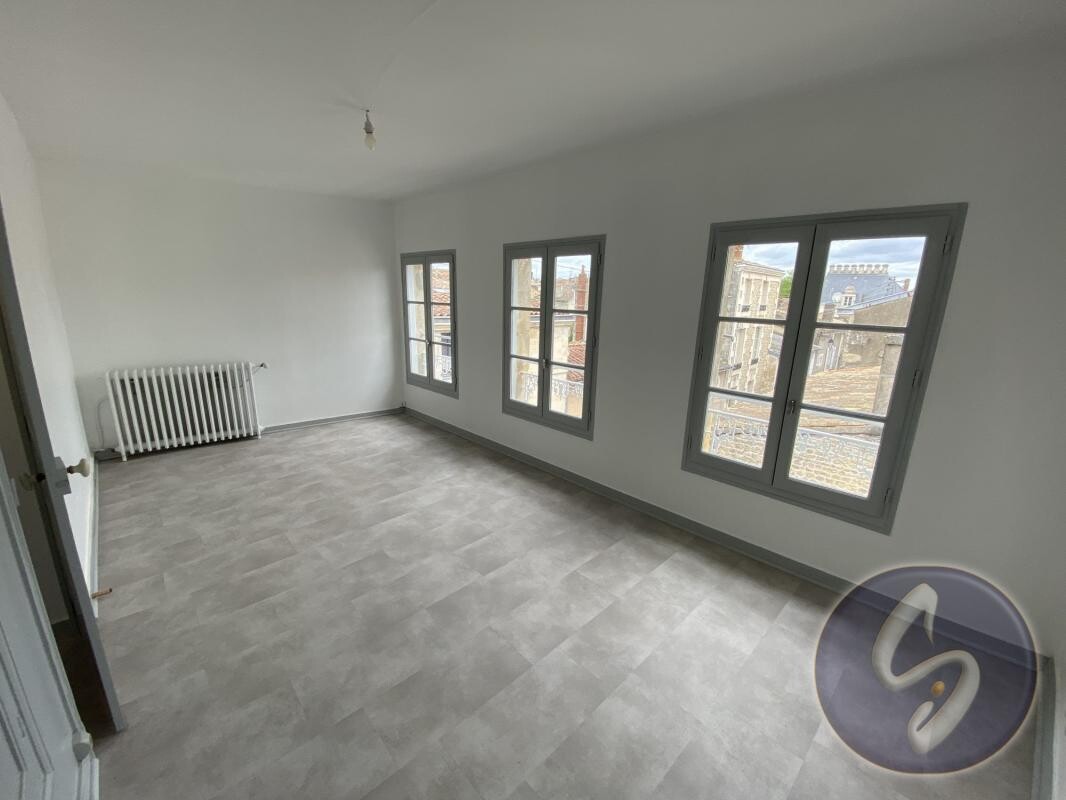 Photo 23 : Proximité écoles primaires, collèges et lycée comme commerce