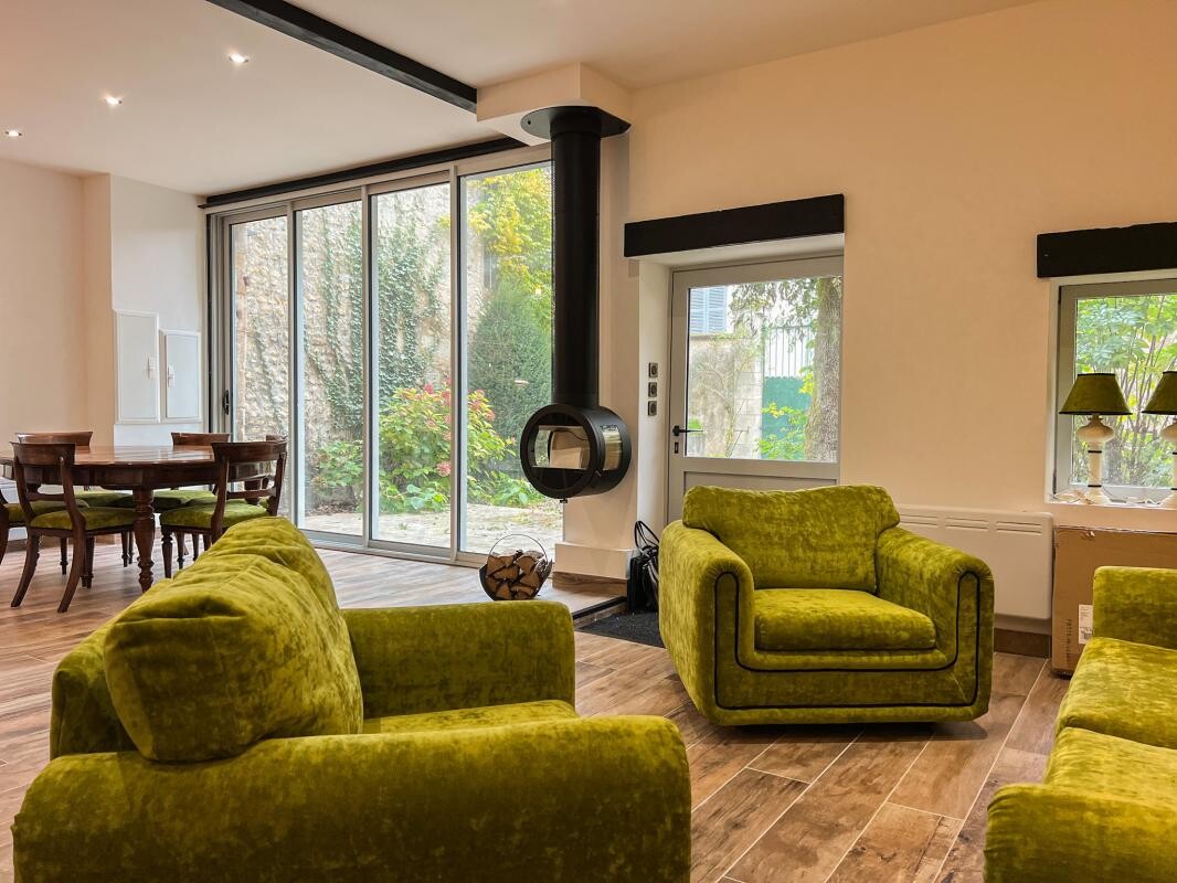 Photo 1 : Maison de ville rénovée avec jardin et parking en centre vil