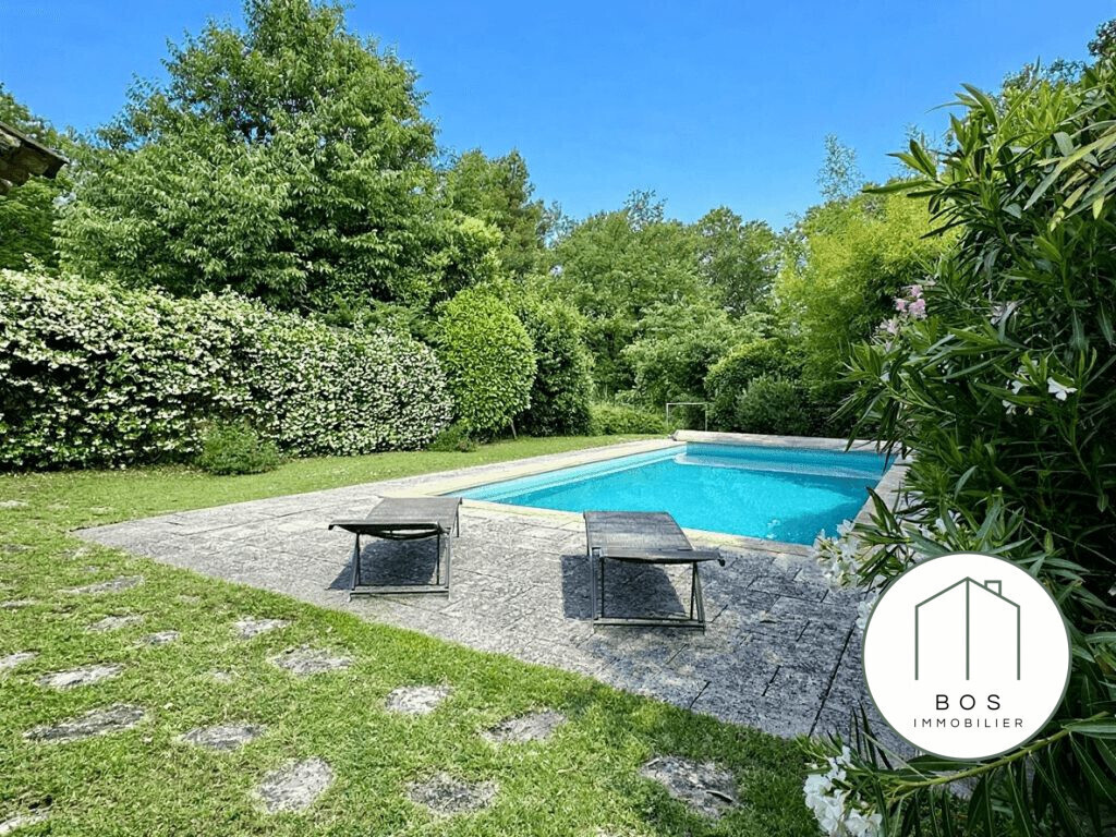 Photo 12 : Bâtisse en pierres avec piscine