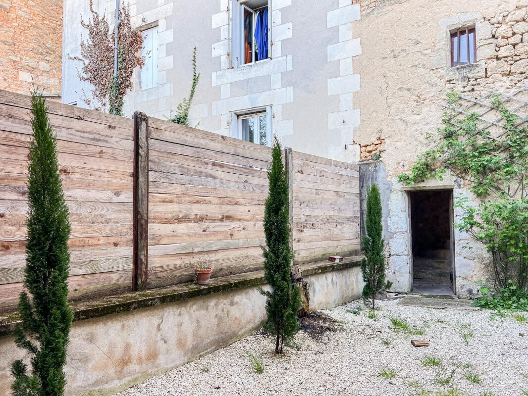 Photo 1 : Plein centre-ville de Poitiers demeure de charme avec jardin
