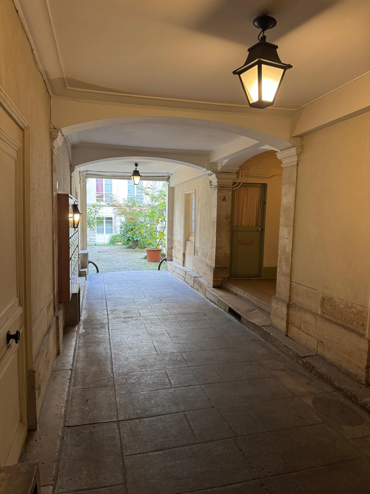 Photo 5 : Chambres de bonnes au pied de Notre Dame - 8,27m2 + 6m2