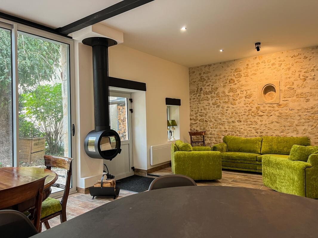 Photo 3 : Maison de ville rénovée avec jardin et parking en centre vil