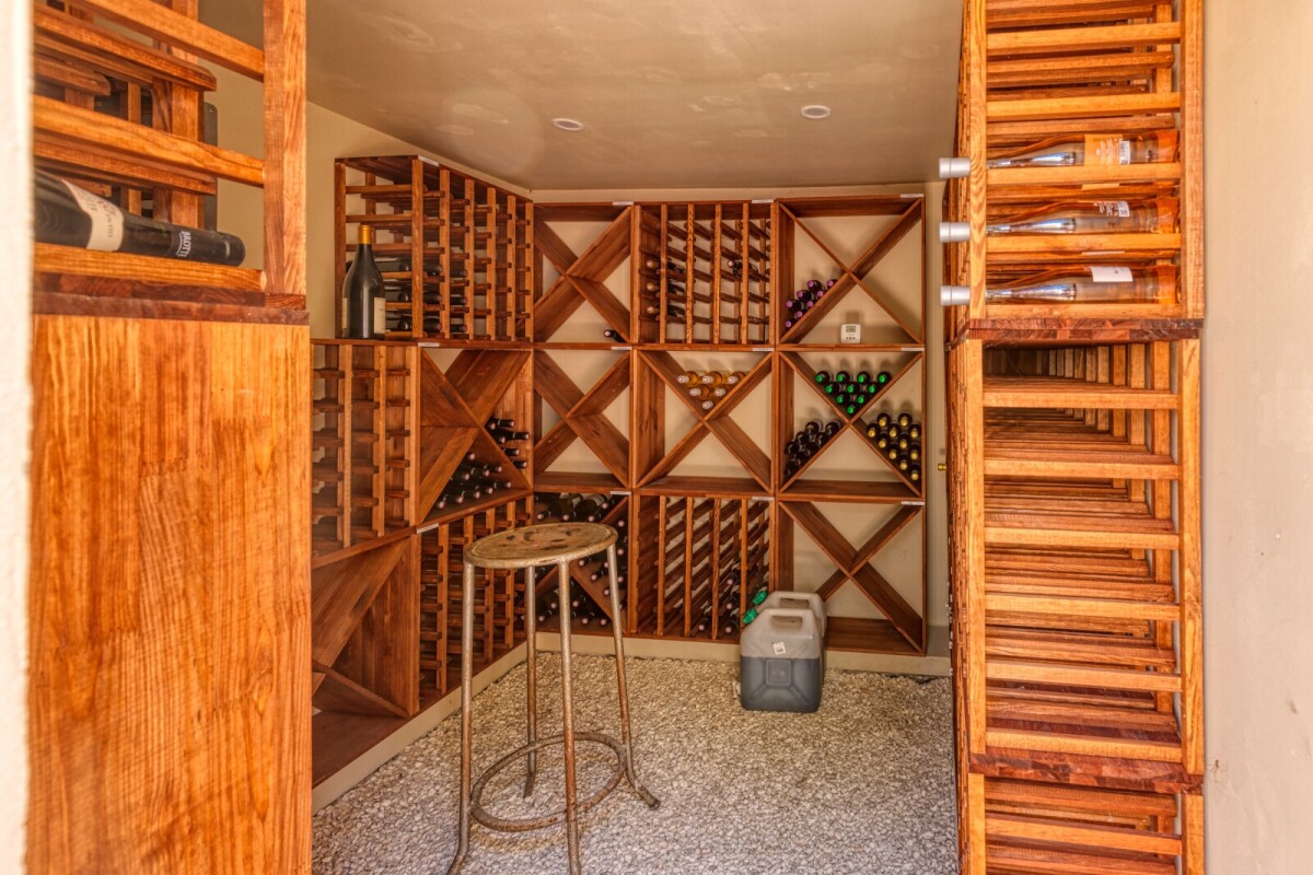Photo 11 : Propriété - Orange - 710m²