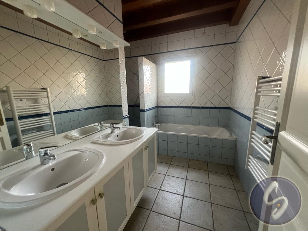 Photo 5 : PLAIN PIED 3 chambres en retrait axe principal