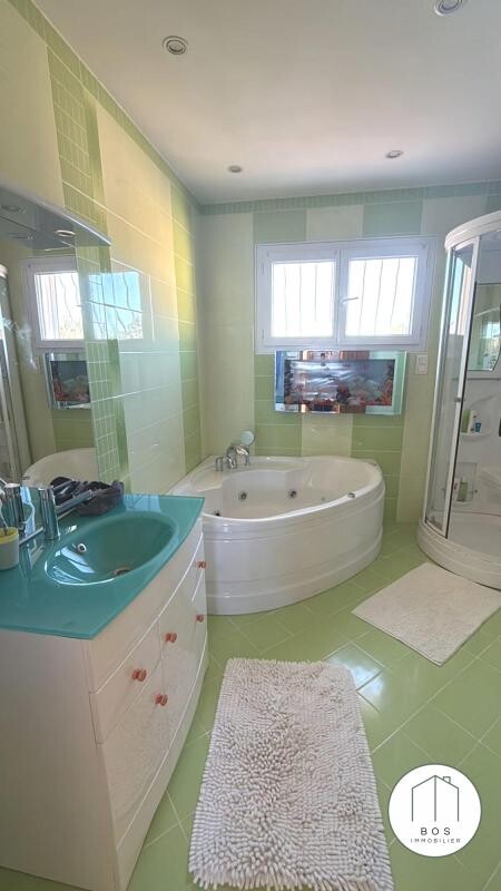 Photo 10 : Spacieuse villa avec piscine