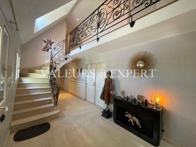 Photo 3 : TB DEMEURE INDIVIDUELLE EN SEMI PLAIN PIED - 258m²HAB