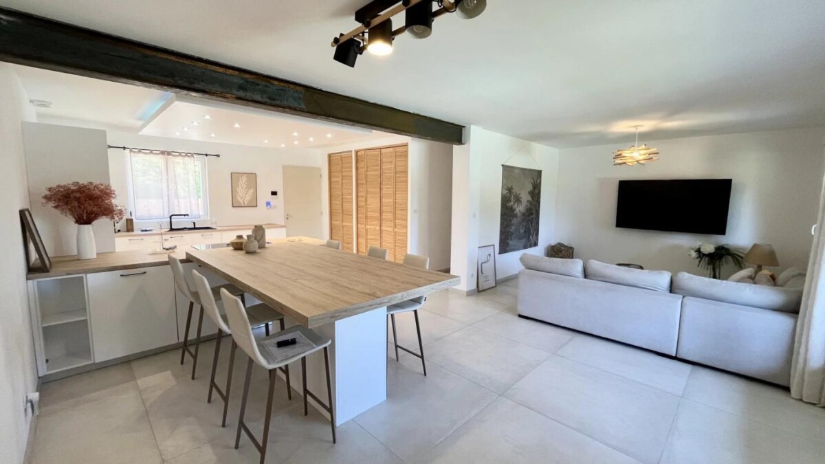 Photo 2 : Villa avec piscine et dépendances proche de L'Isle-sur-la-Sorgue
