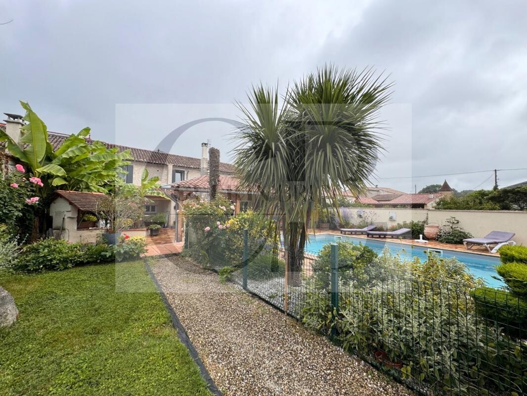 Photo 10 : Belle Maison de ville avec piscine