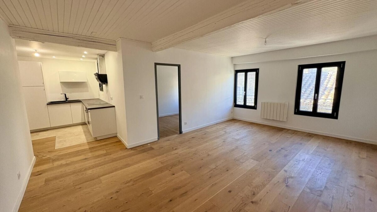Photo 2 : Coup de coeur pour ce Charmant T2 de 52 m² sous les toits – Intramuros, quartier recherché avignonnais