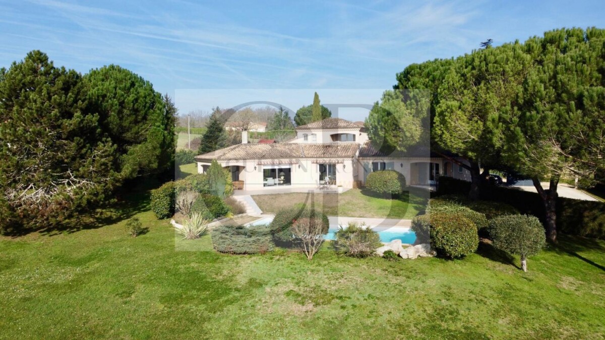 Photo 1 : À VENDRE - Villa de Charme avec Vue Exceptionnelle - Exclusivité GUERIN BRUNO IMMOBILIER