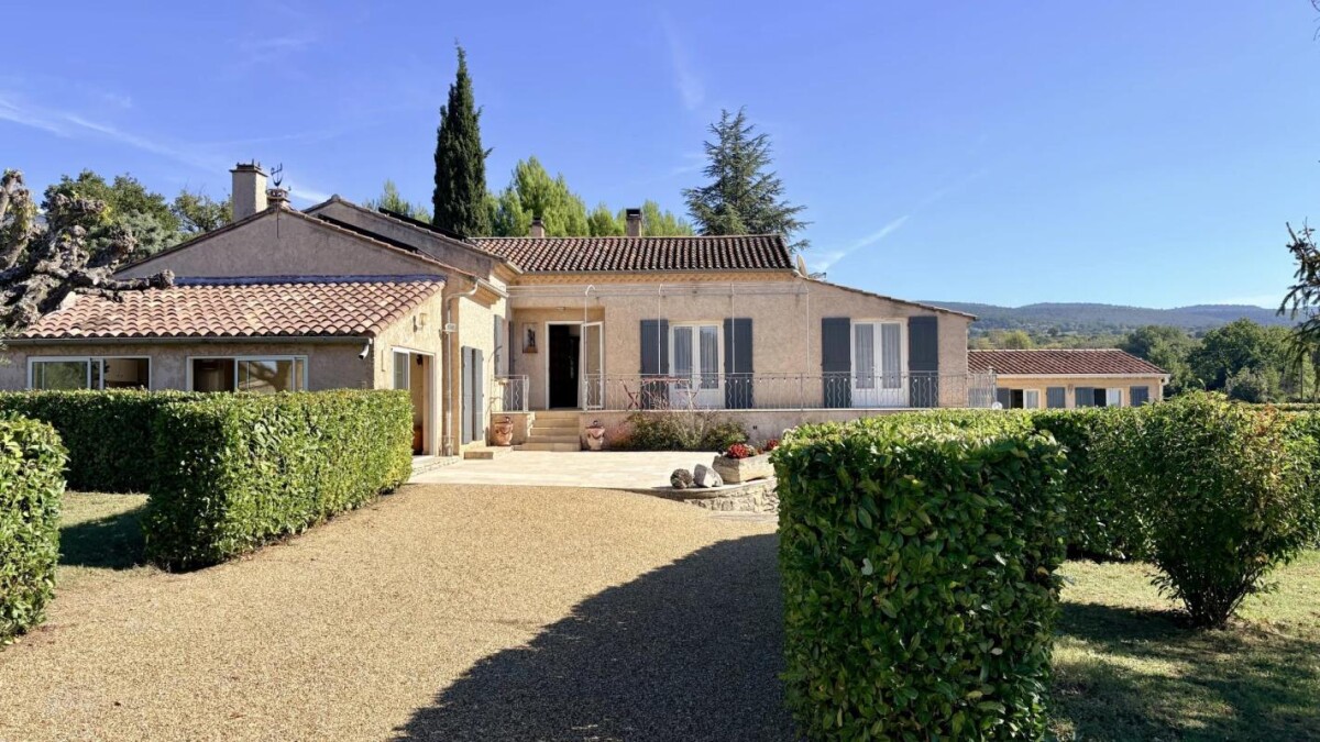 Photo 2 : Propriété de charme et qualité avec 5 chambres au pied du Ventoux