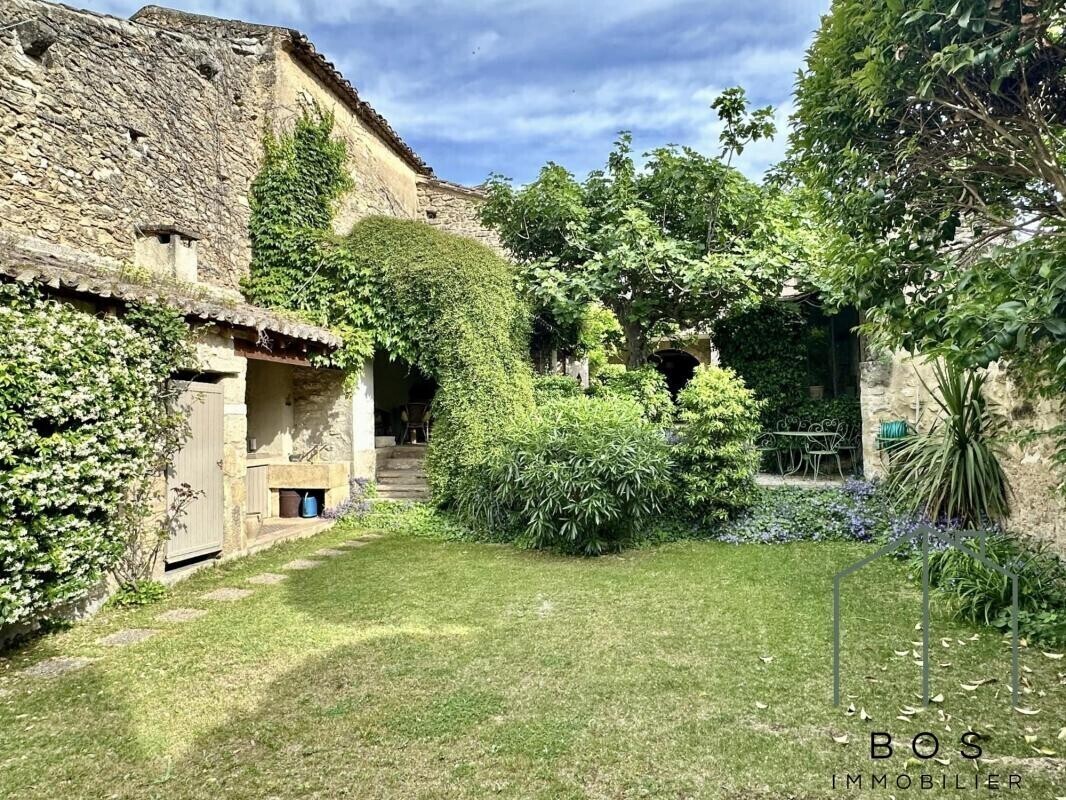 Photo 9 : Bâtisse en pierres avec piscine