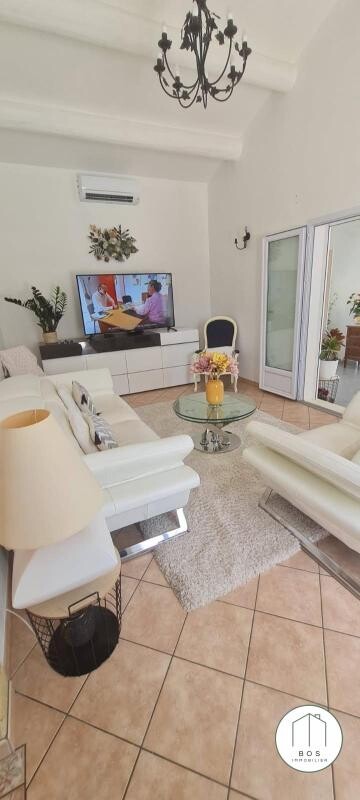 Photo 16 : Spacieuse villa avec piscine