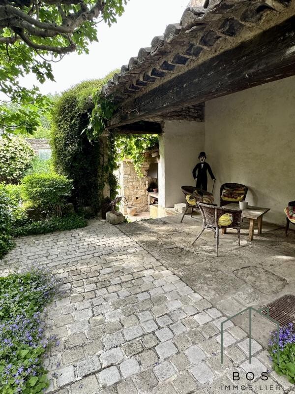 Photo 12 : Bâtisse en pierres avec piscine