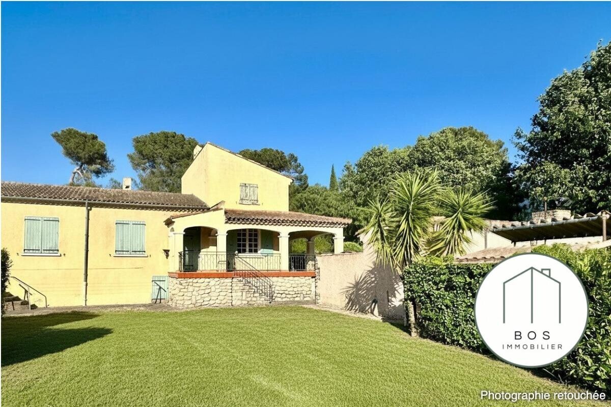 Photo 4 : Villa avec piscine et garage