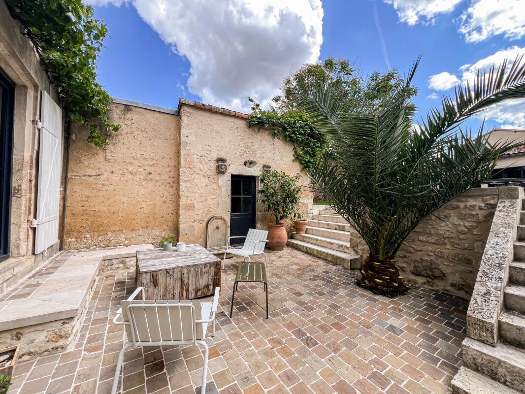 Photo 2 : OFF-MARKET Maison de charme en centre ville avec piscine et