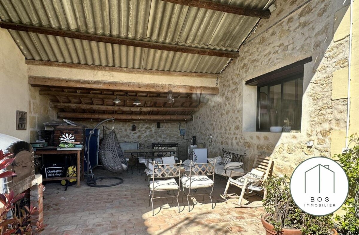 Photo 5 : Bastide en pierres avec piscine