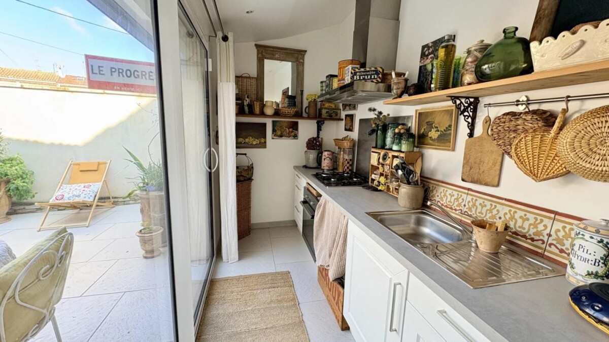 Photo 6 : Maison de charme rénovée avec extérieur, stationnement et jardin au coeur d'Avignon