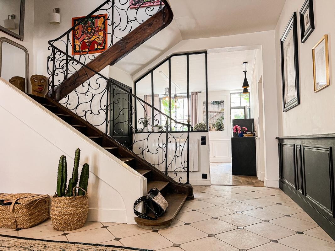 Photo 3 : OFF-MARKET Maison de charme en centre ville avec piscine et